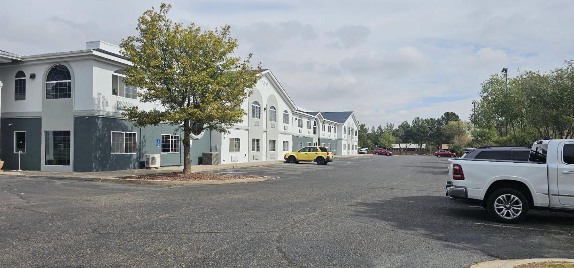Quality Inn & Suites Roswell Exterior photo